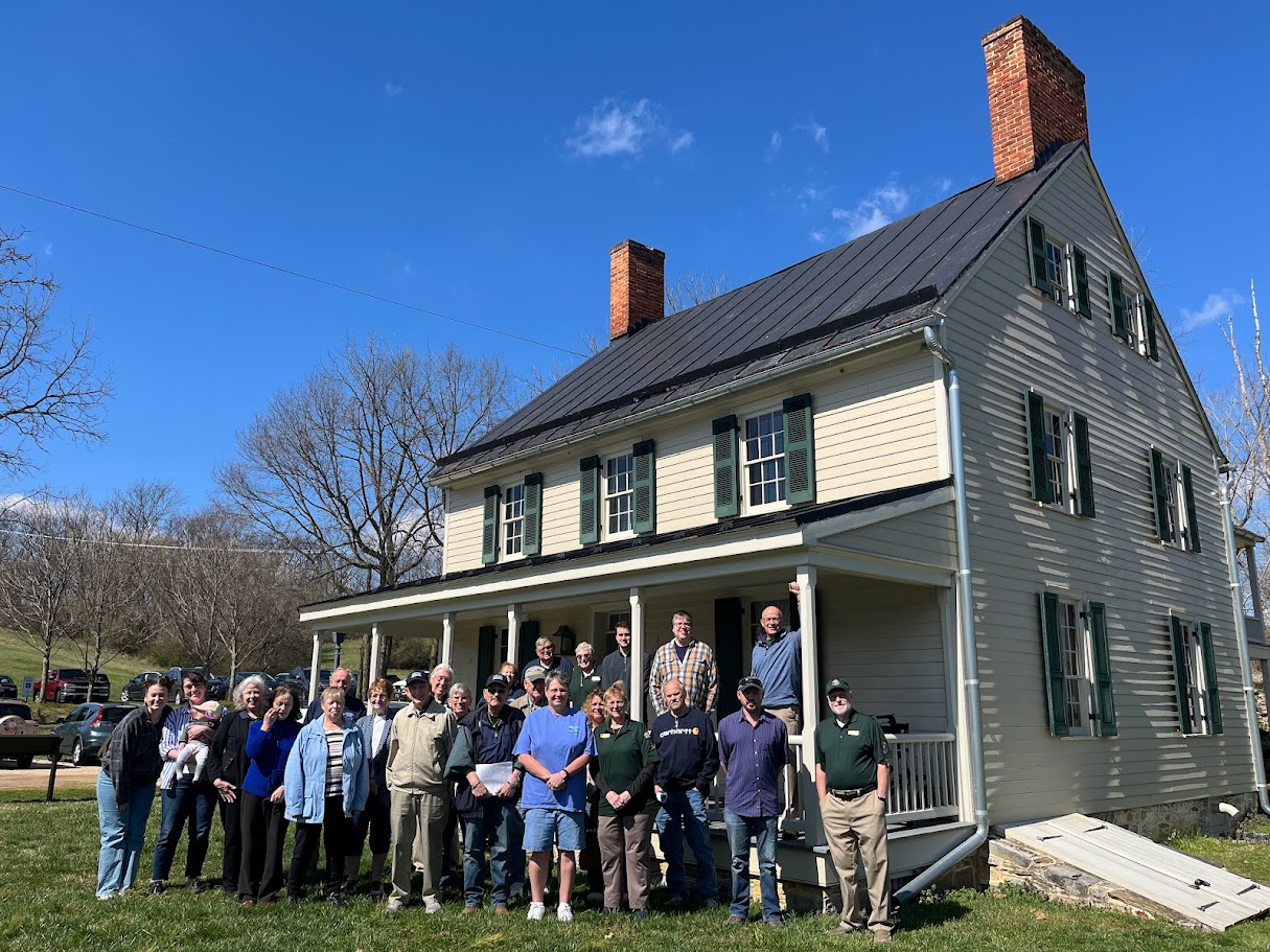 Photograph of volunteers at Newcomer House